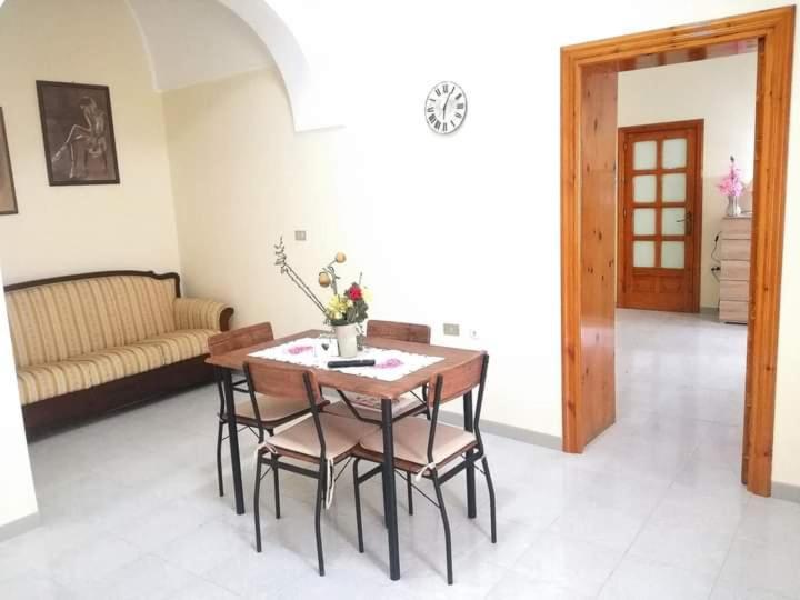 L 'Alcova Holidays Home Centro Storico チェーリエ・メッサーピカ エクステリア 写真